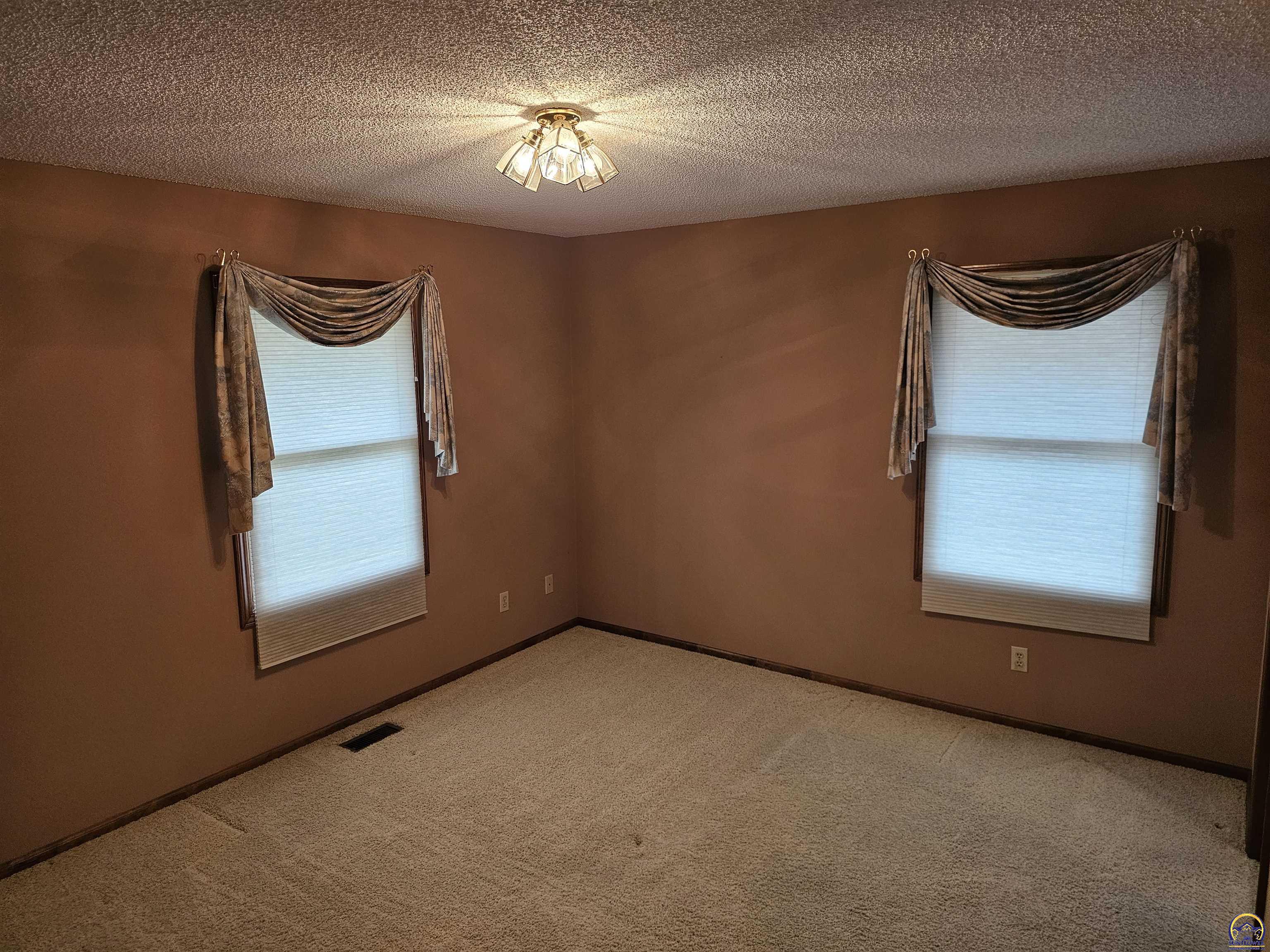 3556 Southwest Summerwood Road Topeka, KS 66614 - Photo 19 of 52