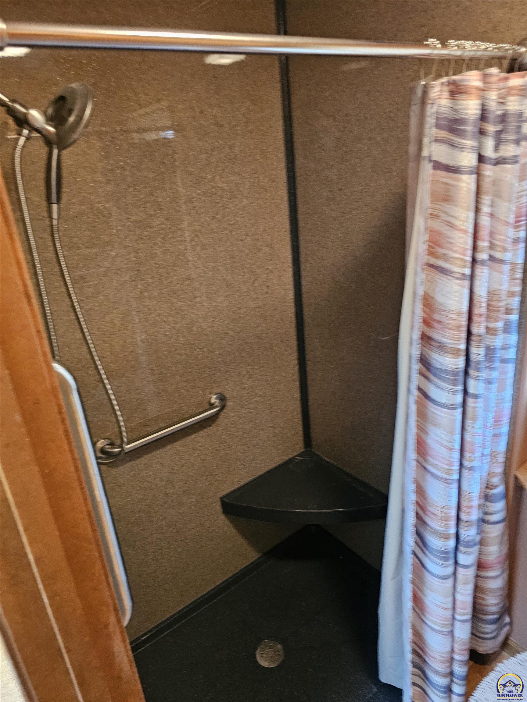 3556 Southwest Summerwood Road Topeka, KS 66614 - Photo 23 of 52