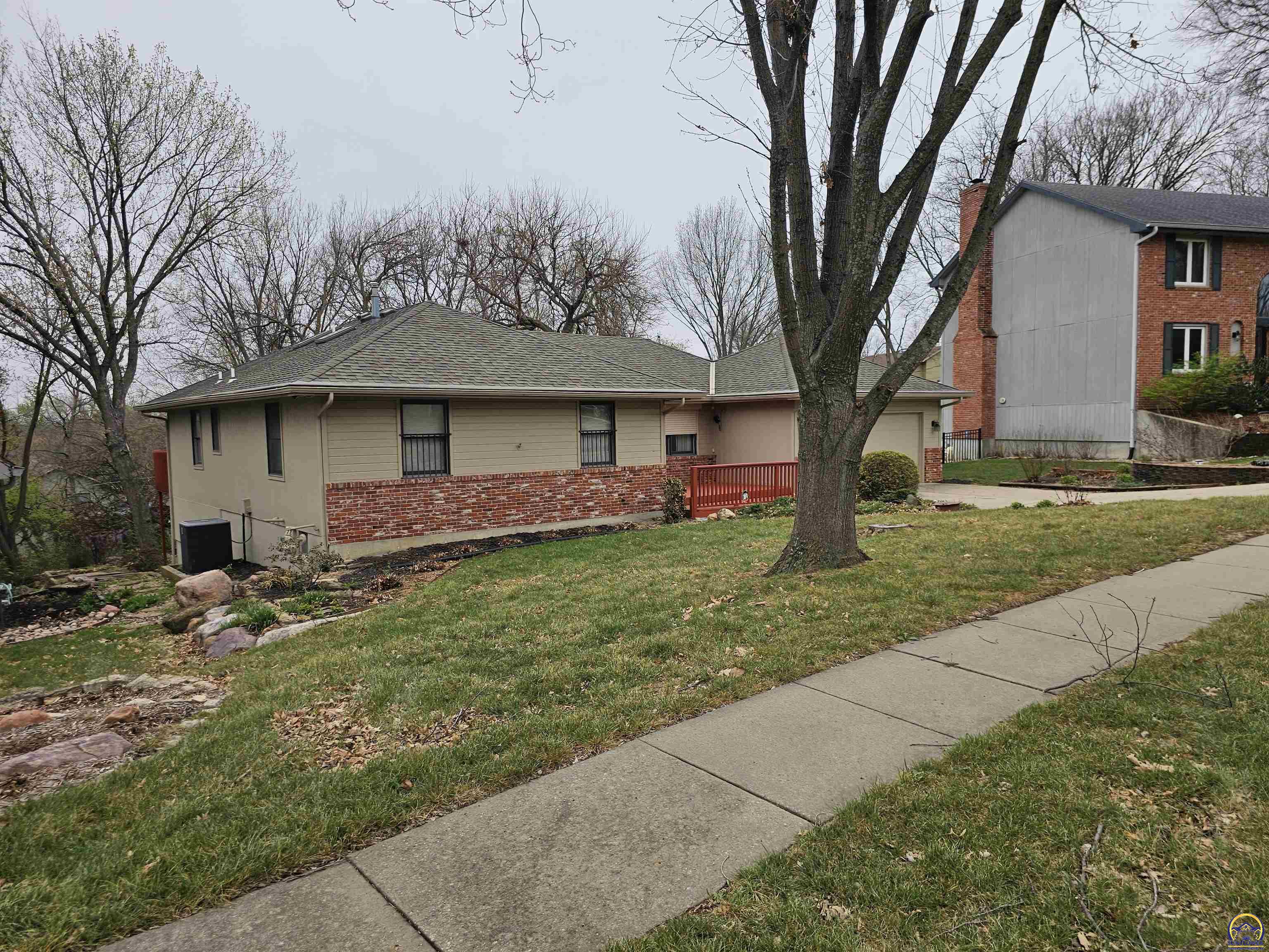 3556 Southwest Summerwood Road Topeka, KS 66614 - Photo 3 of 52