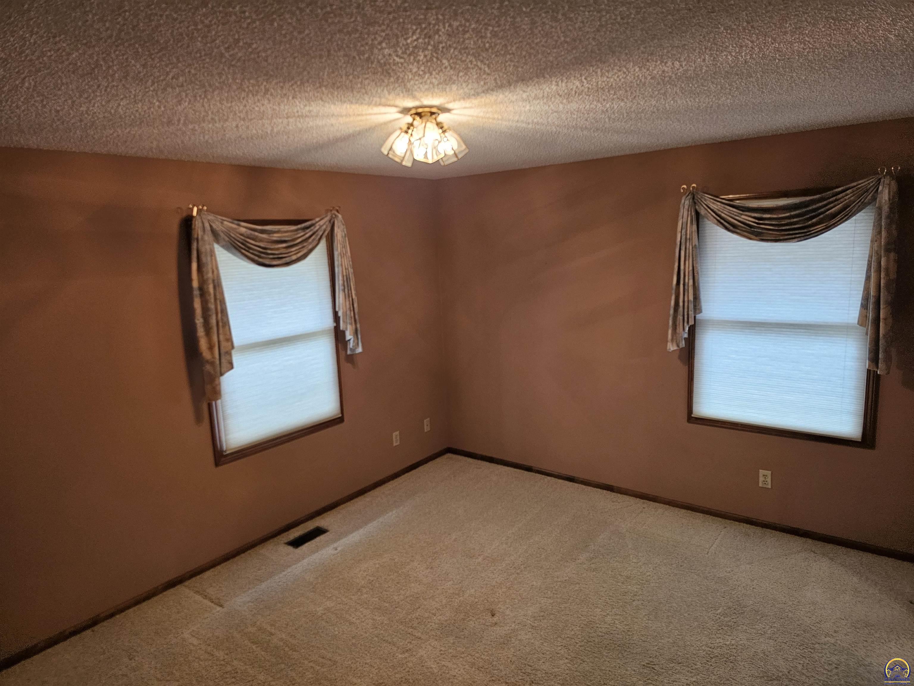 3556 Southwest Summerwood Road Topeka, KS 66614 - Photo 32 of 52