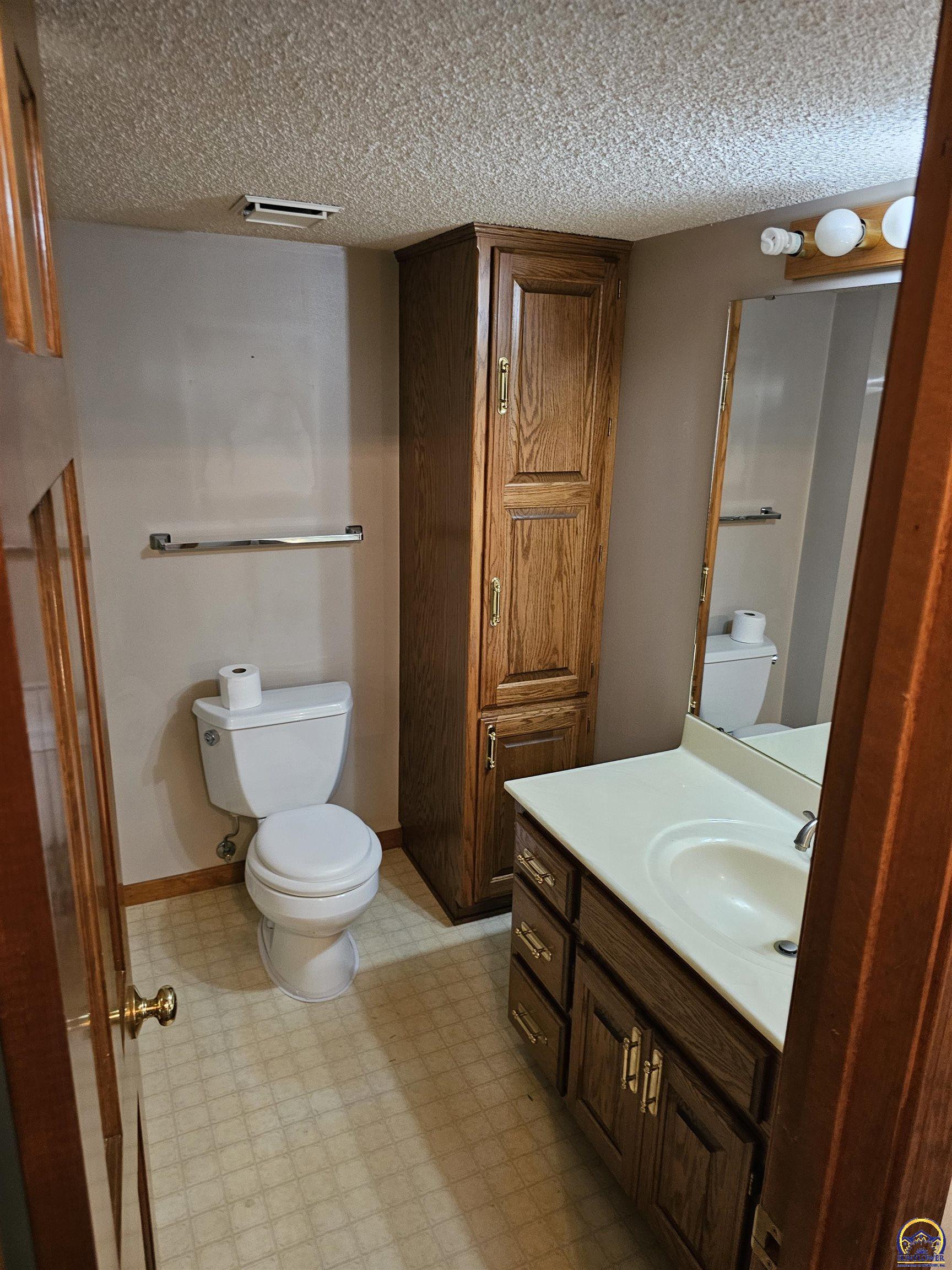 3556 Southwest Summerwood Road Topeka, KS 66614 - Photo 36 of 52