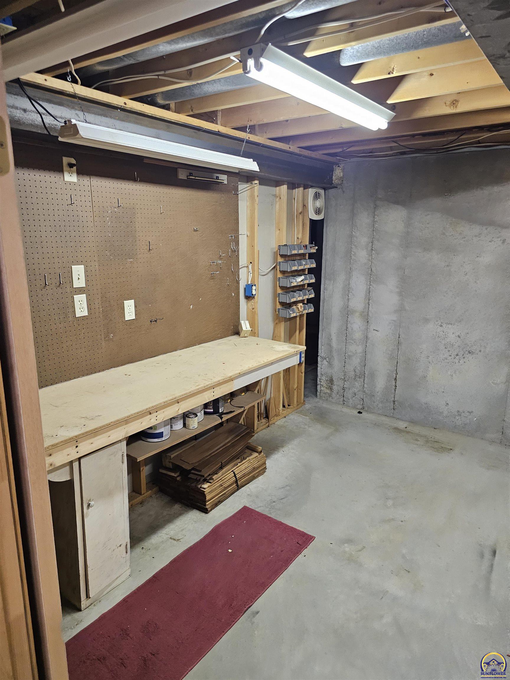 3556 Southwest Summerwood Road Topeka, KS 66614 - Photo 45 of 52