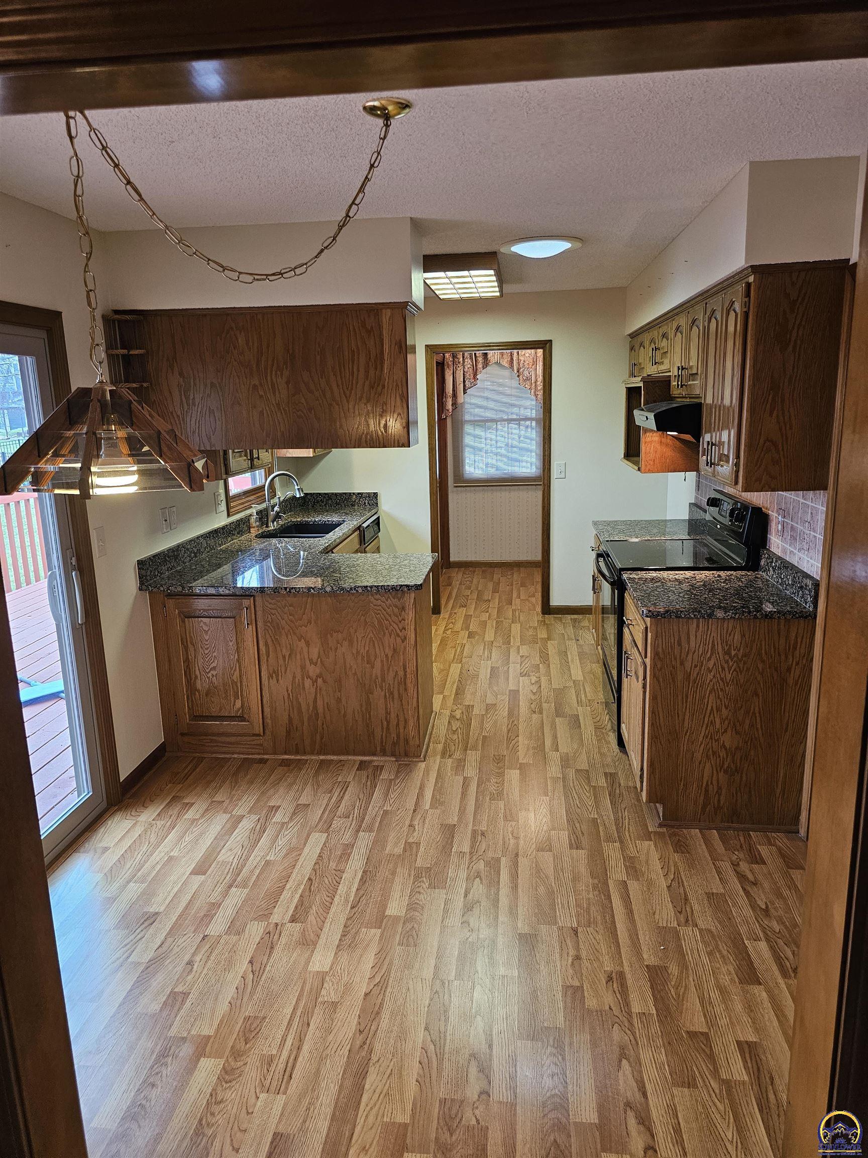 3556 Southwest Summerwood Road Topeka, KS 66614 - Photo 10 of 52