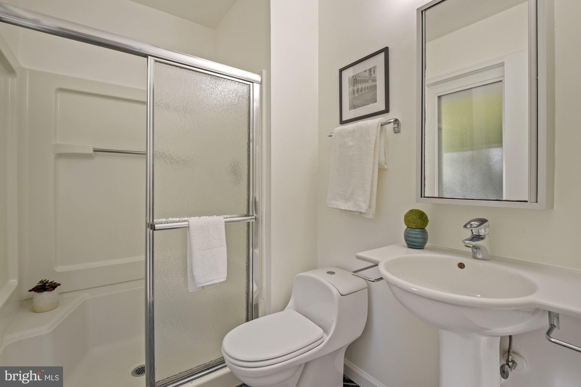 6530 Walhonding Road Bethesda, MD 20816 - Photo 18 of 29 Primary Bath