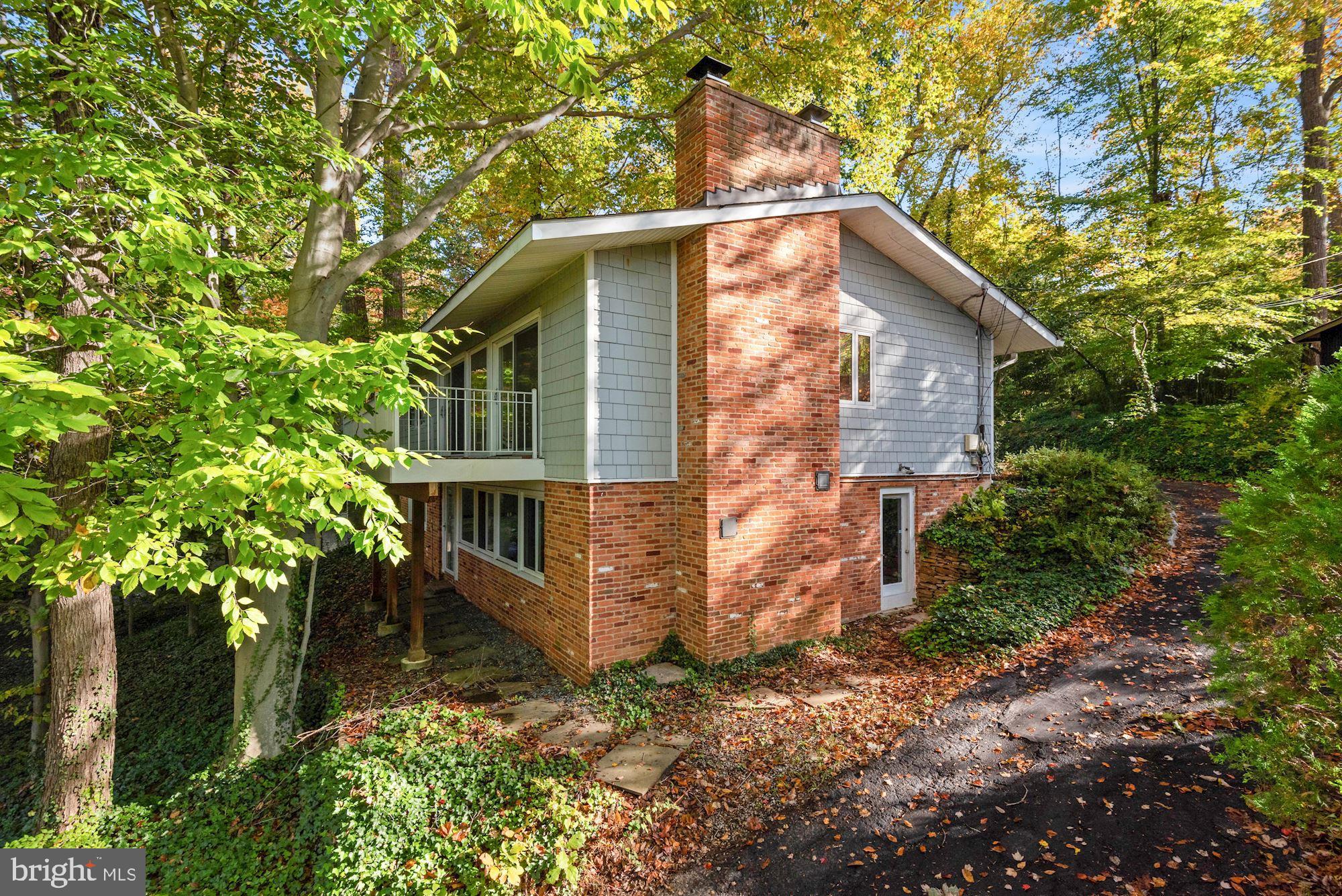 6530 Walhonding Road Bethesda, MD 20816 - Photo 3 of 29 Side Access to Workroom and Front Door