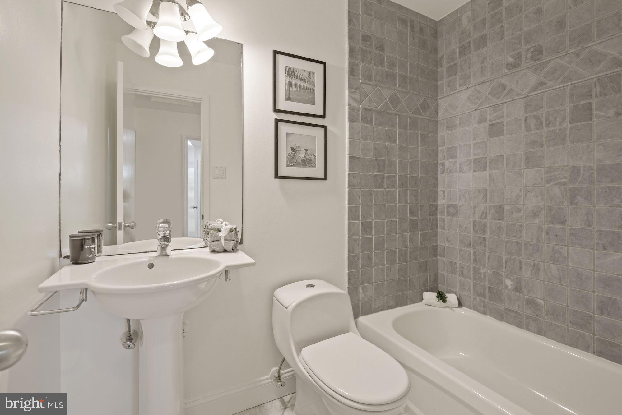 6530 Walhonding Road Bethesda, MD 20816 - Photo 20 of 29 Hall Bath