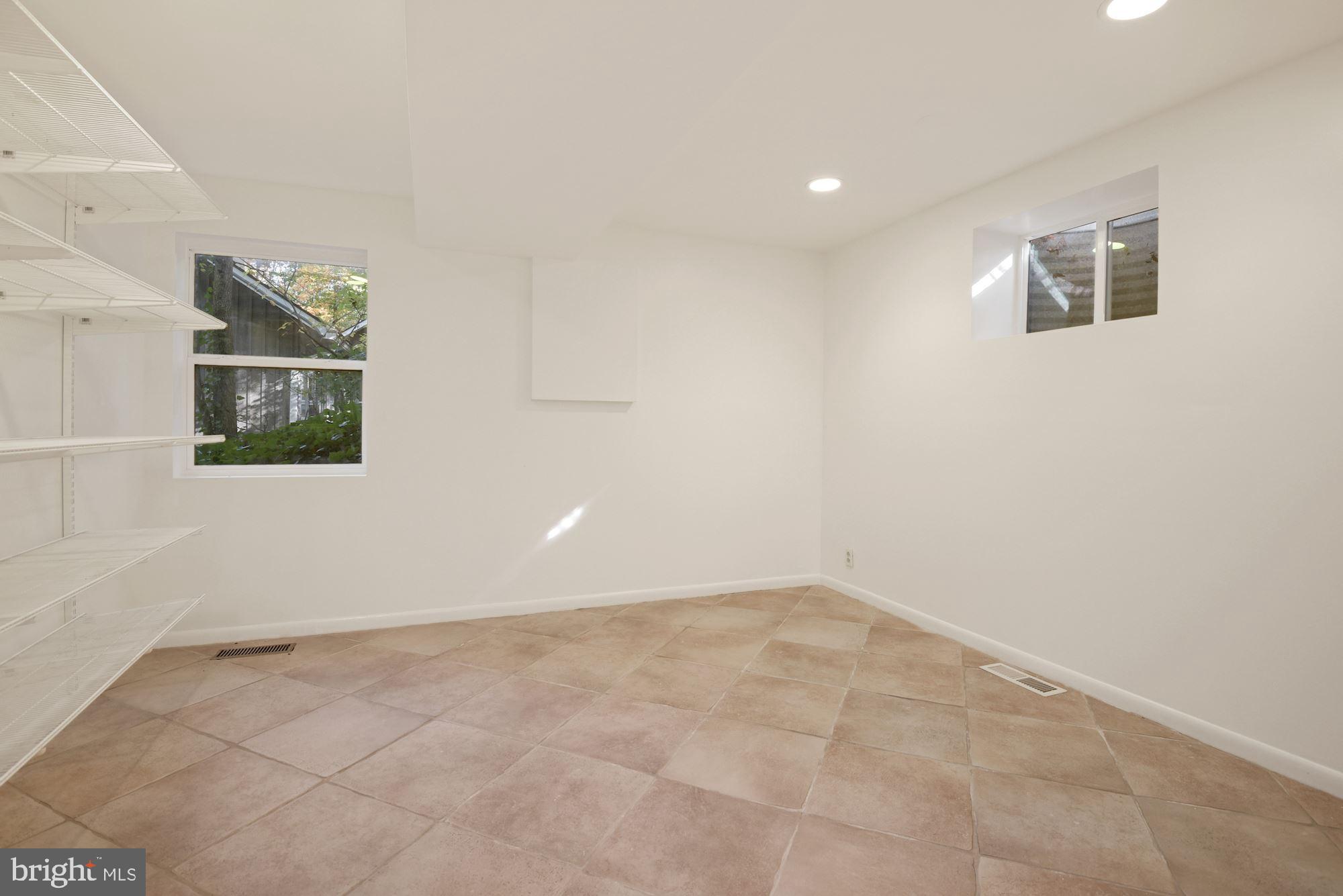 6530 Walhonding Road Bethesda, MD 20816 - Photo 25 of 29 Office/Den