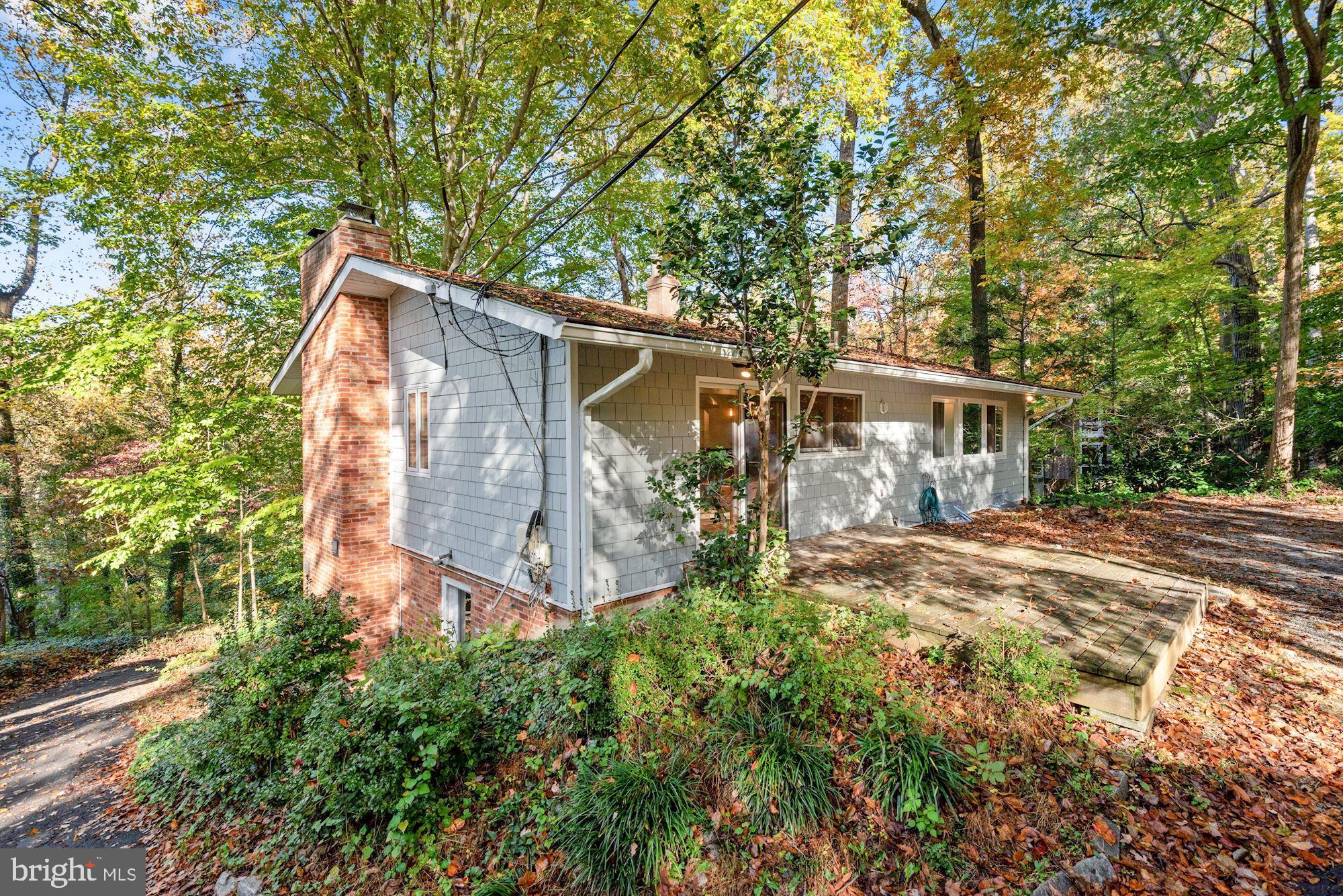 6530 Walhonding Road Bethesda, MD 20816 - Photo 28 of 29 Decking for Outdoor Eating