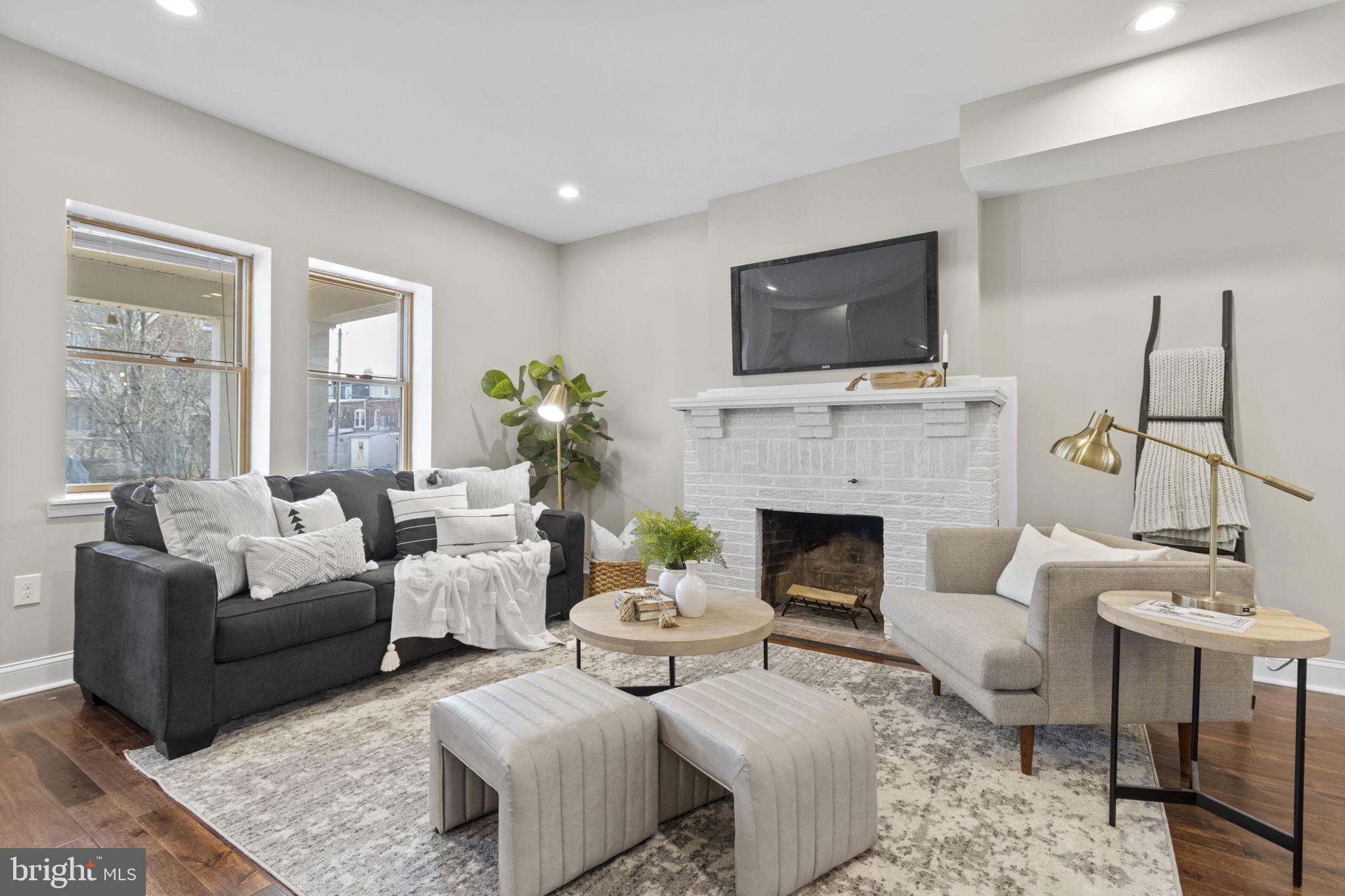 604 North Woodington Road Baltimore, MD 21229 - Photo 3 of 29 Living room