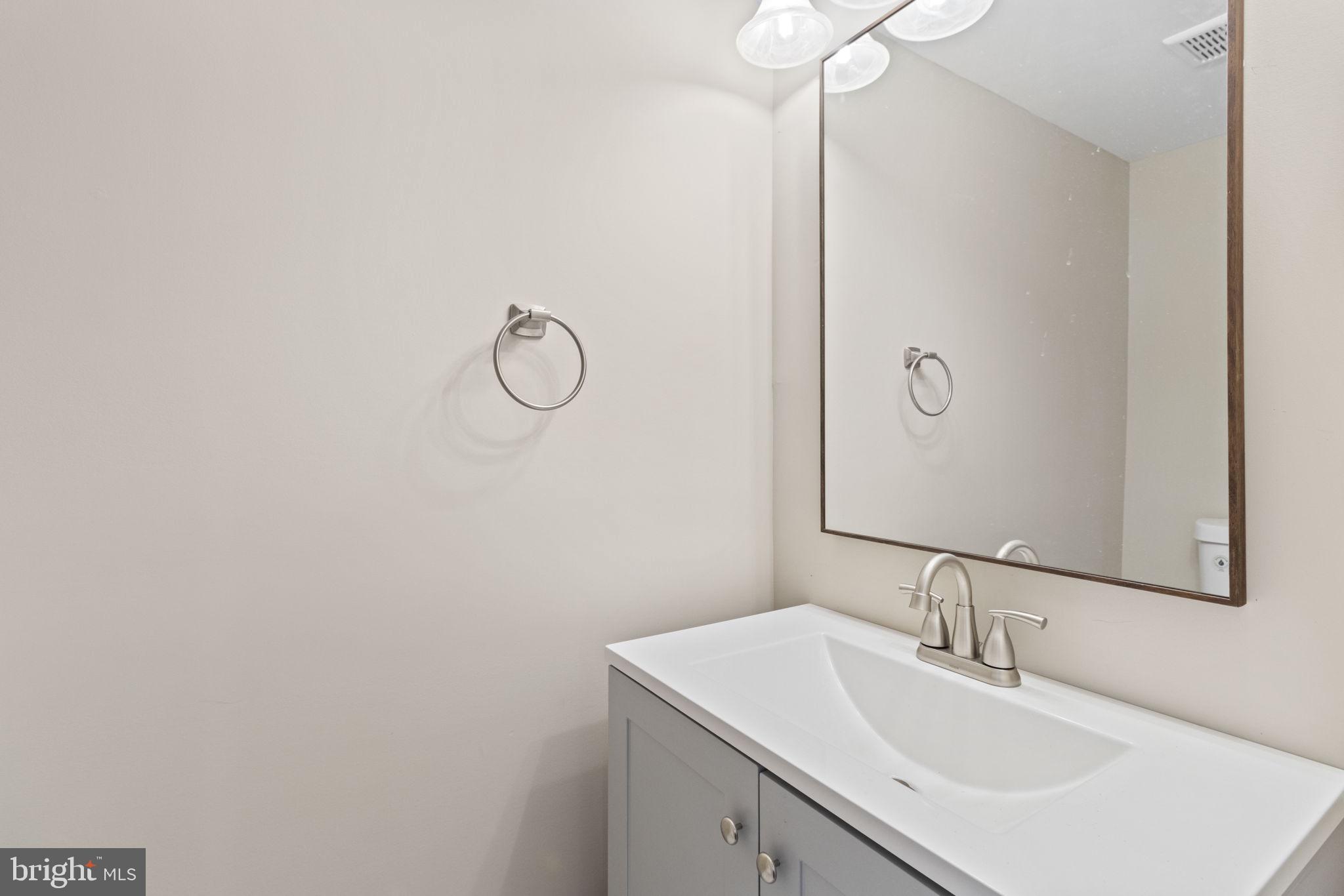 604 North Woodington Road Baltimore, MD 21229 - Photo 7 of 29 Powder Room Main Level