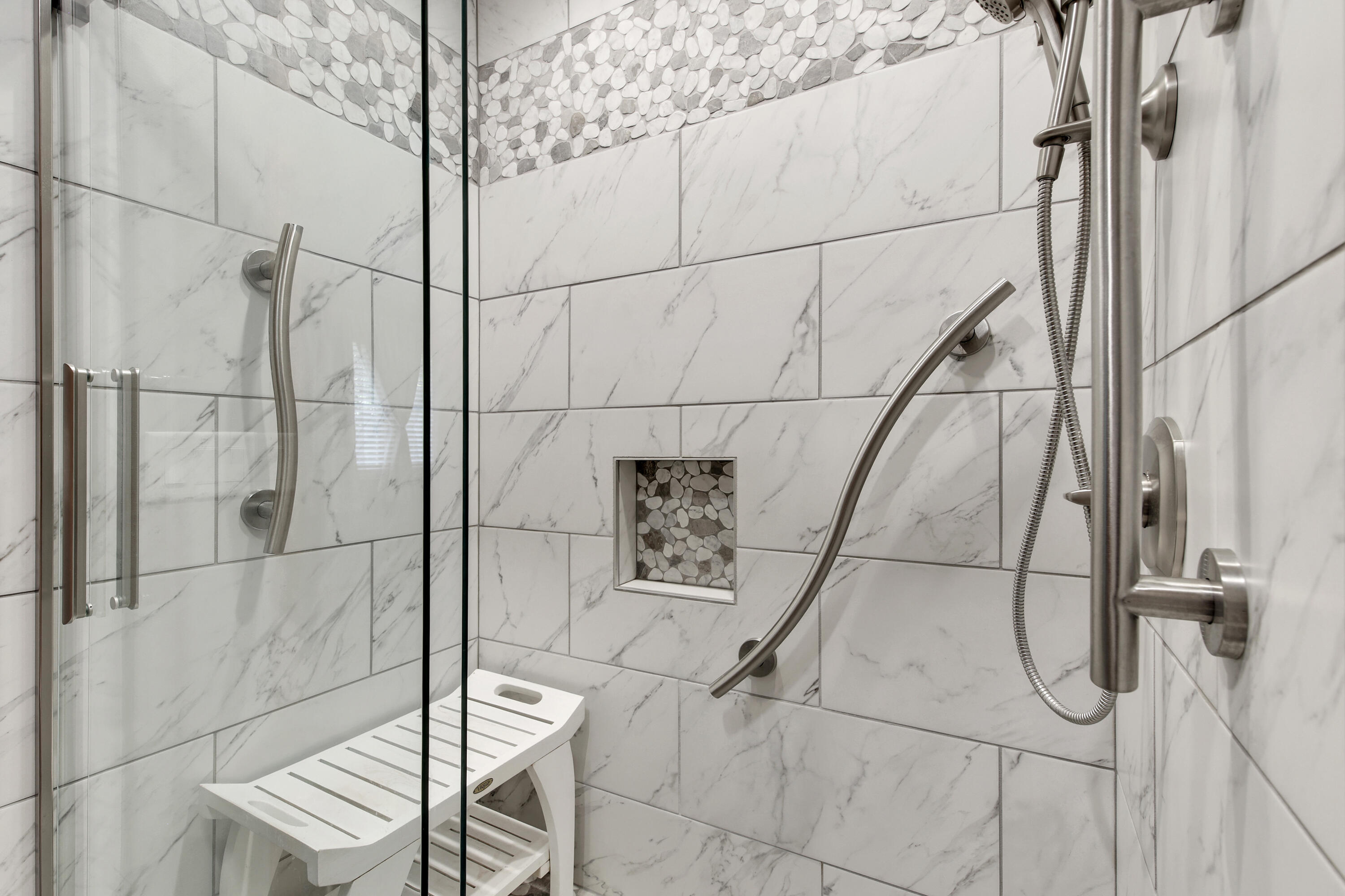 720 Timber Line Trail Hartford, WI 53027 - Photo 8 of 27 Walk-in title shower