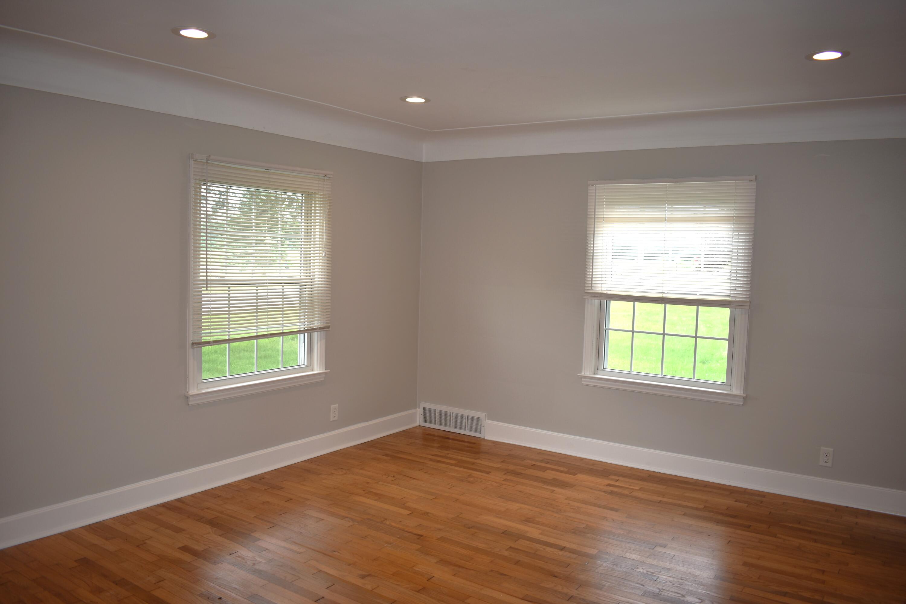 51365 Willow Road Belleville, MI 48111 - Photo 4 of 21 DSC_0039