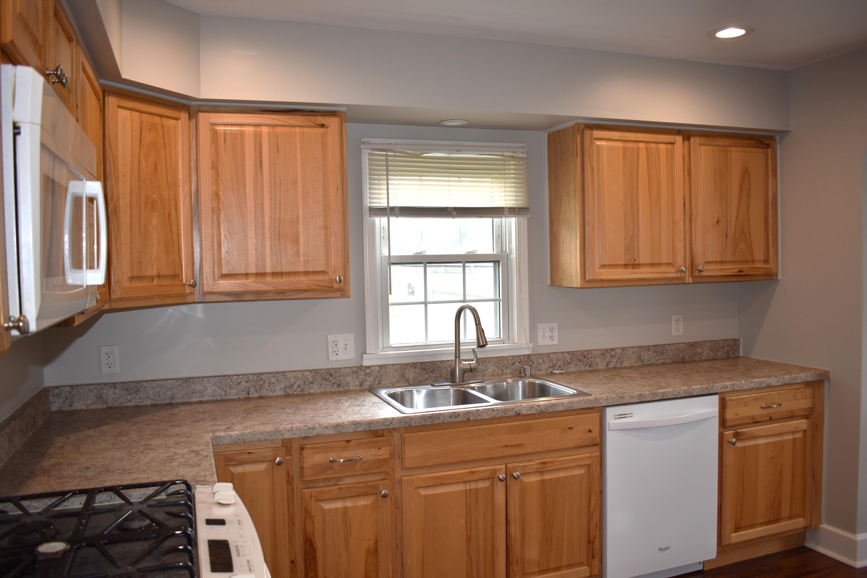 51365 Willow Road Belleville, MI 48111 - Photo 8 of 21 DSC_0059
