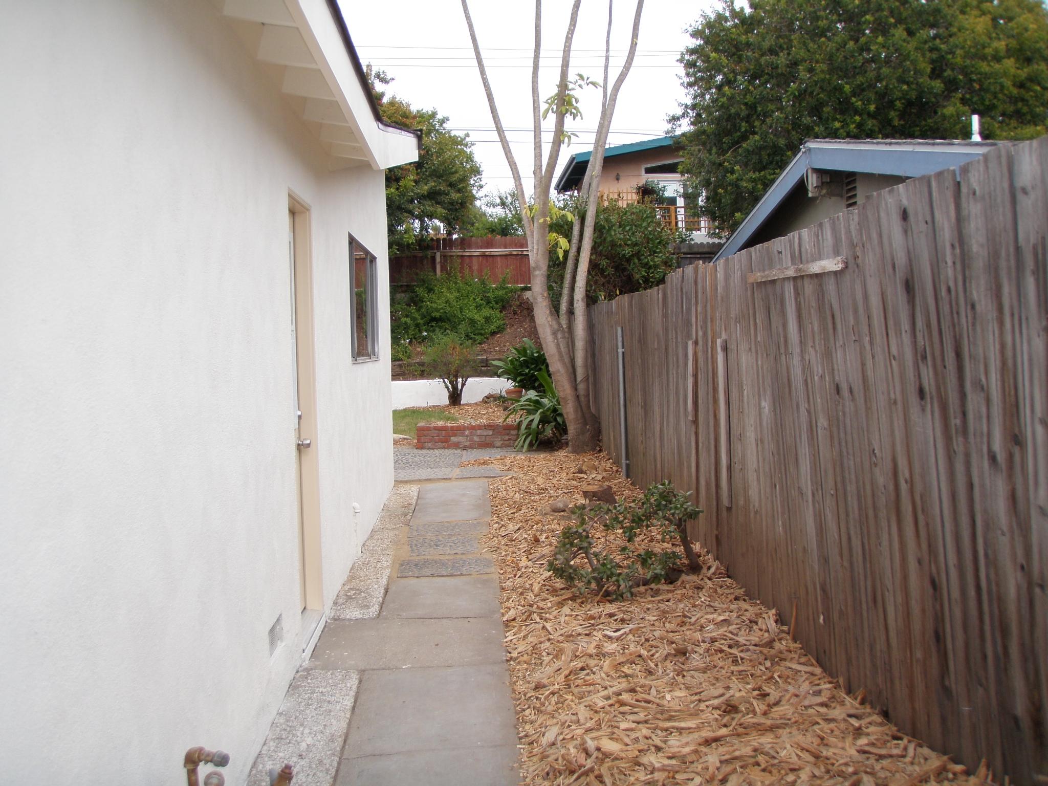 640 Dara Road Goleta, CA 93117 - Photo 25 of 31 South Side Yard