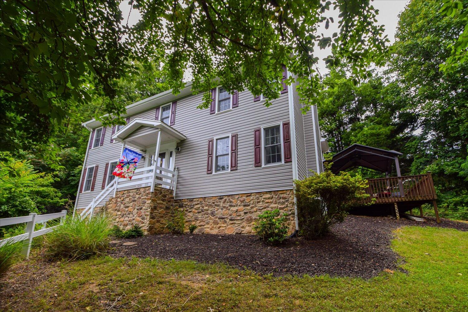 5448 Highfields Road Roanoke, VA 24018 - Photo 1 of 41 Front