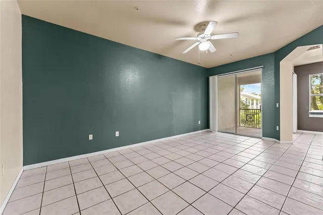 $1,700 | 5039 Sunridge Palms Drive, Unit 204, Tampa, FL 33617