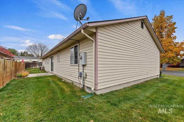 $379,500 | 698 South Malaga Lane, Boise, ID 83709