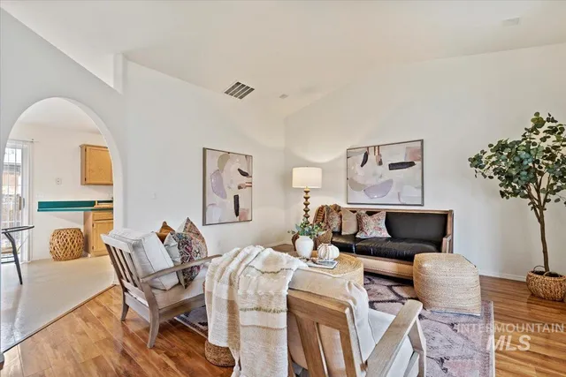 $379,500 | 698 South Malaga Lane, Boise, ID 83709