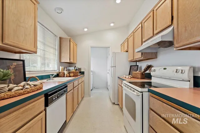 $379,500 | 698 South Malaga Lane, Boise, ID 83709