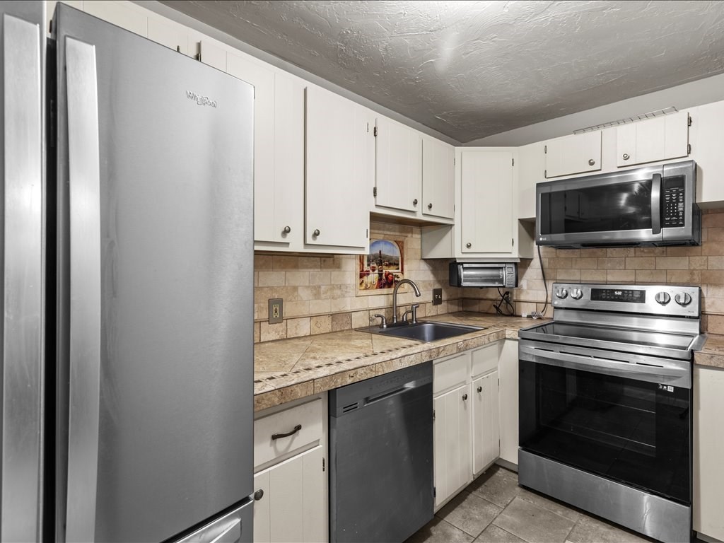 21 Erick Road, Unit 32 Mansfield, MA 02048 - Photo 8 of 20