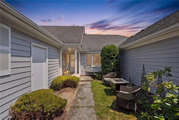 $299,900 | 51 Greenwood Park, Pittsford, NY 14534