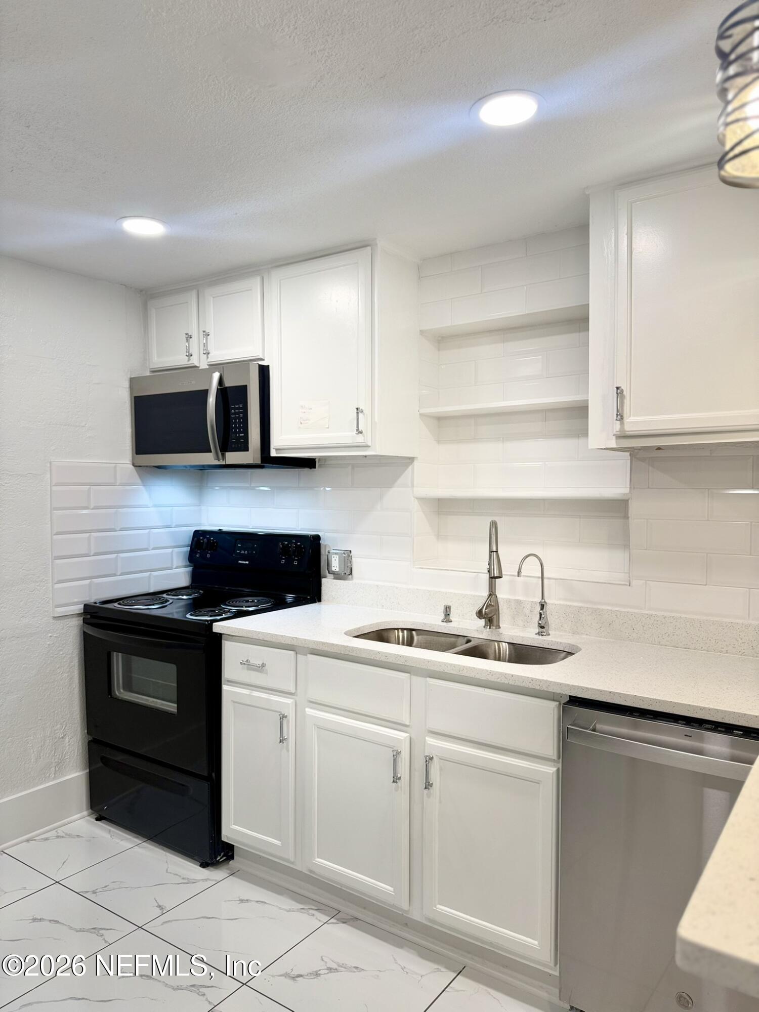 9554 Ridge Boulevard Jacksonville, FL 32208 - Photo 7 of 19 Kitchen