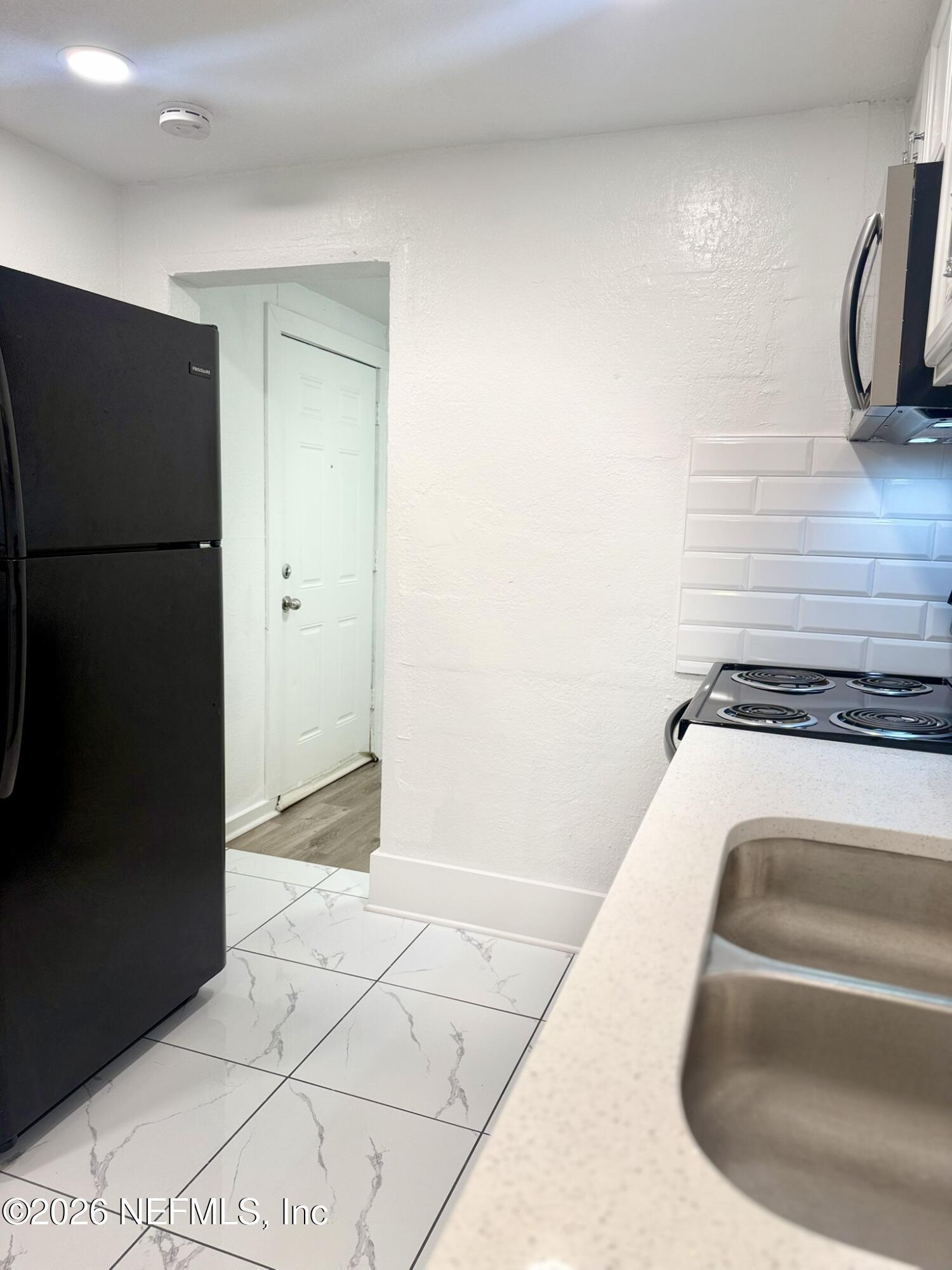 9554 Ridge Boulevard Jacksonville, FL 32208 - Photo 8 of 19 Kitchen