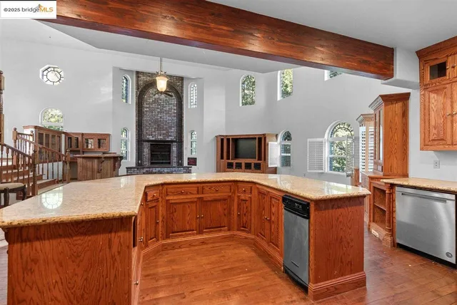 a view of entryway with a front door