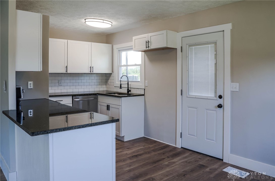 5789 Sharp Road Dayton, OH 45432 - Photo 8 of 47