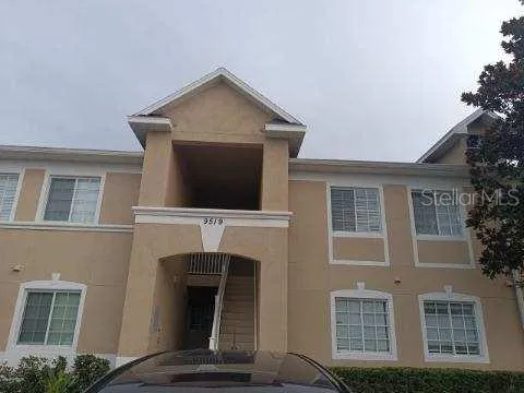 $155,000 | 9519 Amberdale Court, Unit 202, Riverview, FL 33578