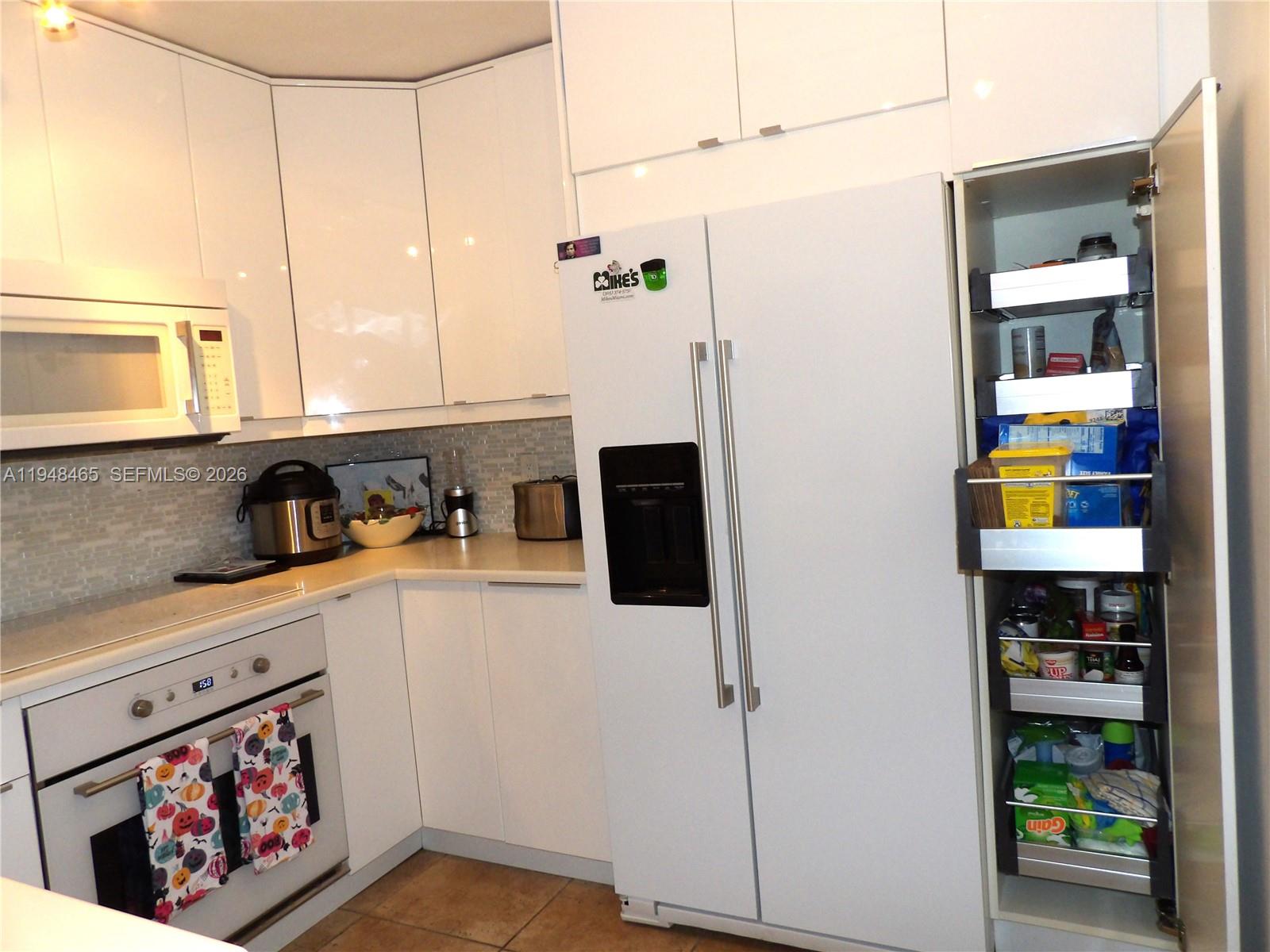 555 Northeast 15th Street, Unit 14E Miami, FL 33132 - Photo 6 of 26 a view of a refrigerator and window