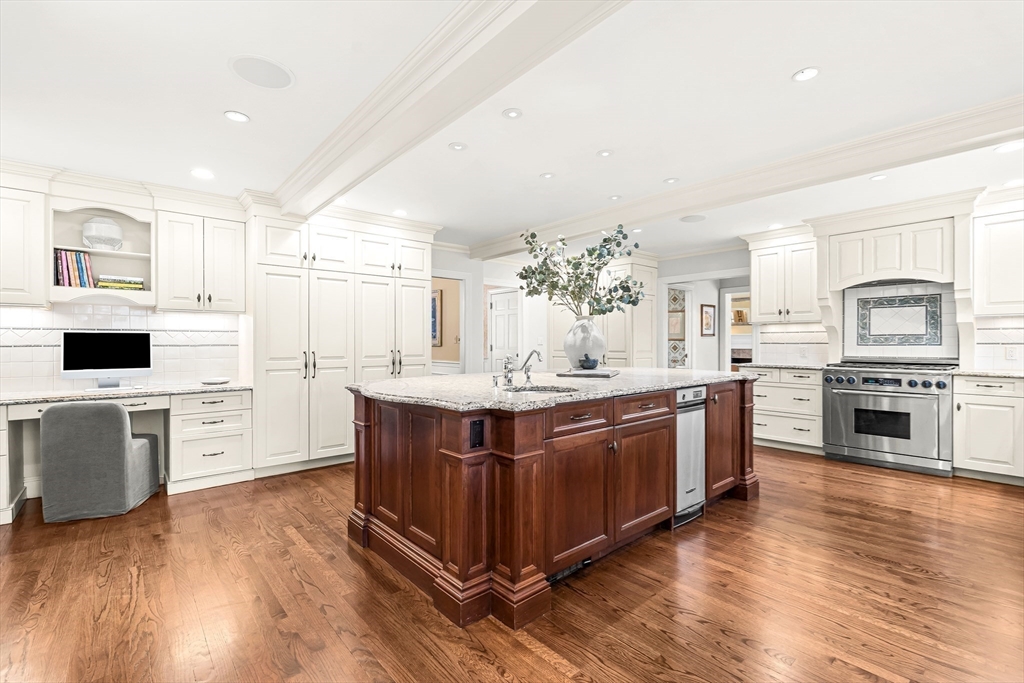 65 Woodcliff Road Wellesley, MA 02481 - Photo 10 of 39