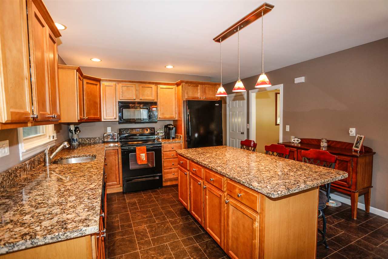 2087 River Road Manchester, NH 03104 - Photo 1 of 23