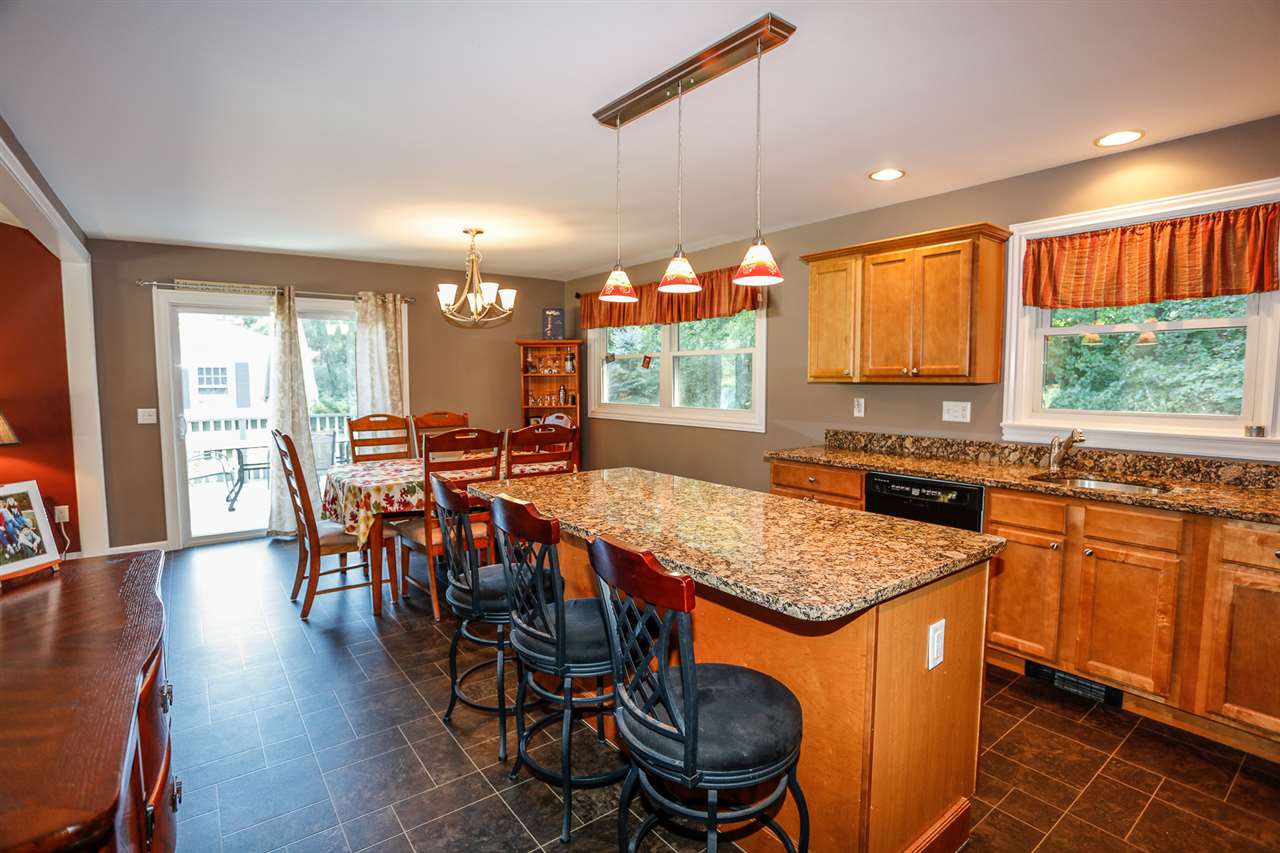 2087 River Road Manchester, NH 03104 - Photo 2 of 23