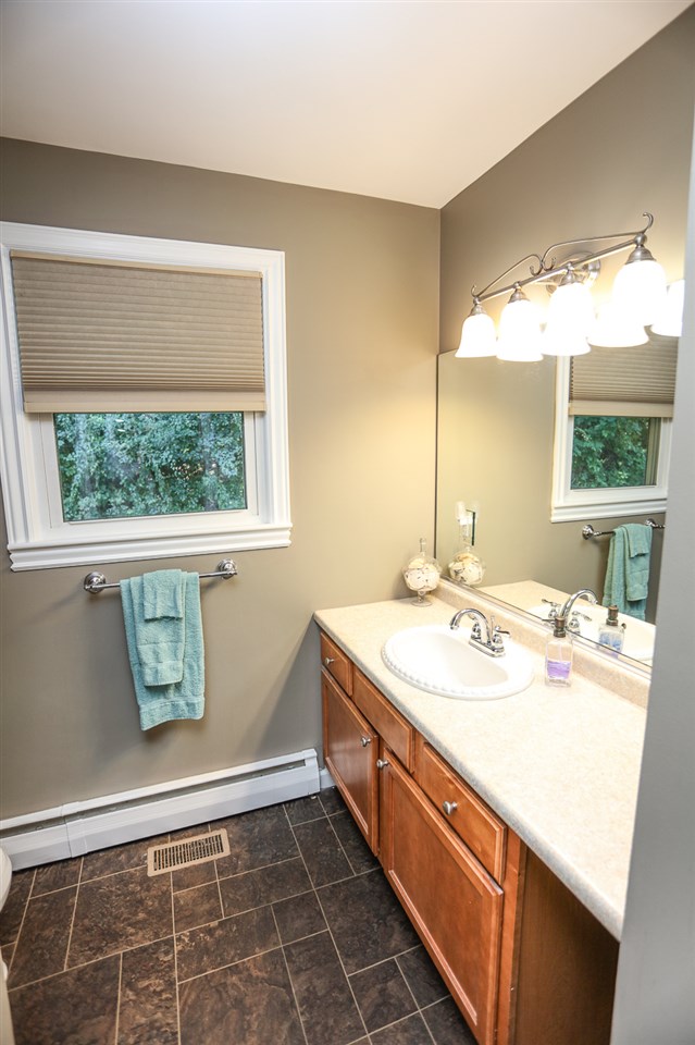 2087 River Road Manchester, NH 03104 - Photo 17 of 23