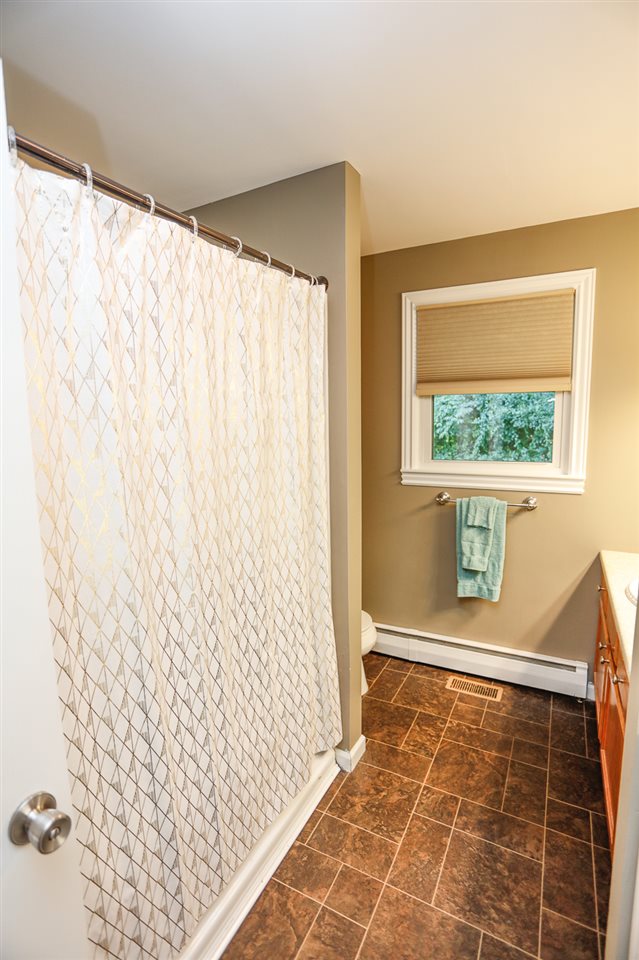 2087 River Road Manchester, NH 03104 - Photo 18 of 23