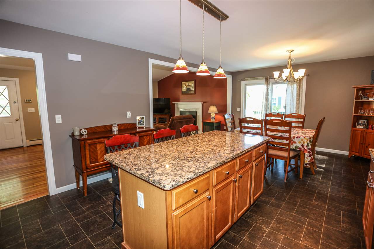 2087 River Road Manchester, NH 03104 - Photo 3 of 23
