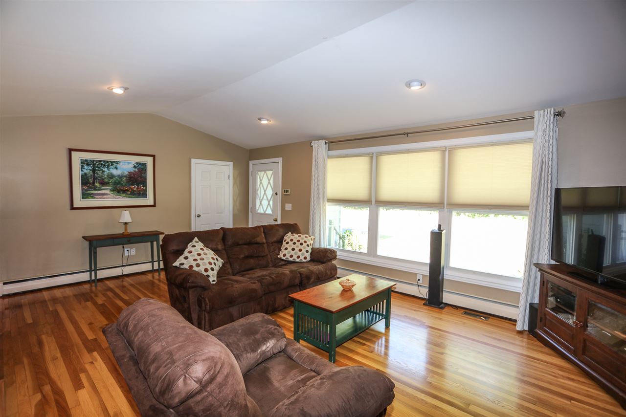 2087 River Road Manchester, NH 03104 - Photo 6 of 23