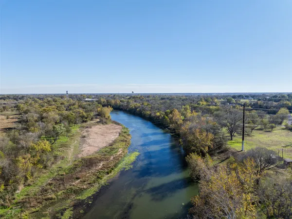 $1,850,000 | 665 Sh 230 Loop, Smithville, TX 78957