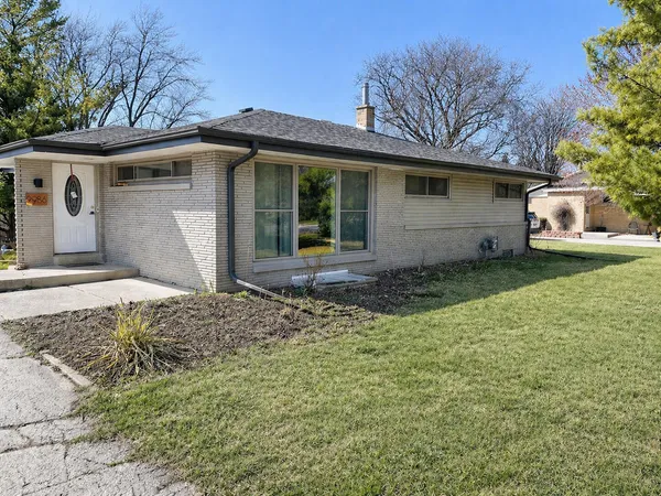 $459,000 | 2985 North Arbor Drive, Brookfield, WI 53005