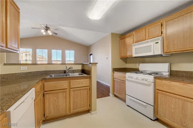 $1,600 | 9975 Peace Way, Unit 2025, Las Vegas, NV 89147