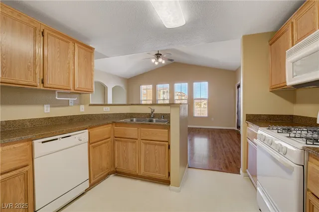 $1,600 | 9975 Peace Way, Unit 2025, Las Vegas, NV 89147