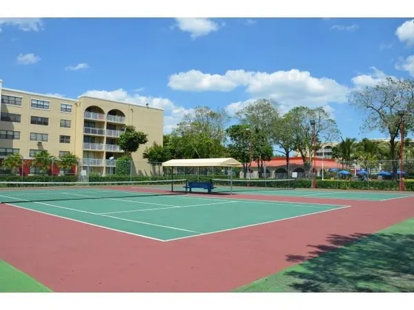 $2,005 | 18335 Northwest 68th Avenue, Unit 750212, Hialeah, FL 33015