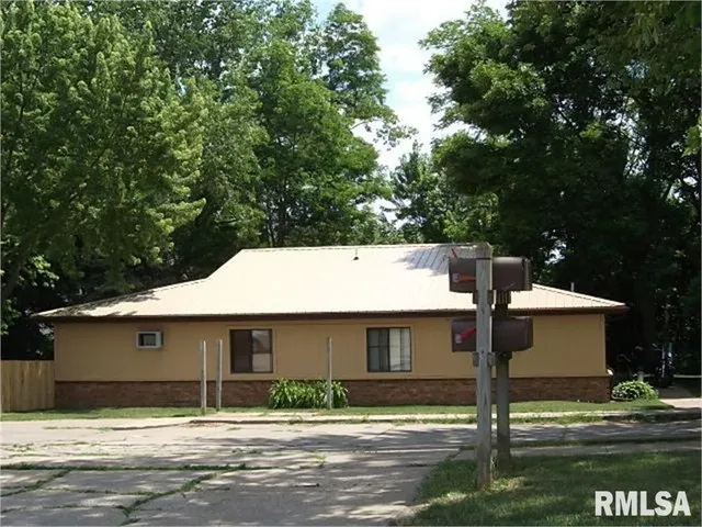 $434,900 | 421-435 South 14th Street, Le Claire, IA 52753