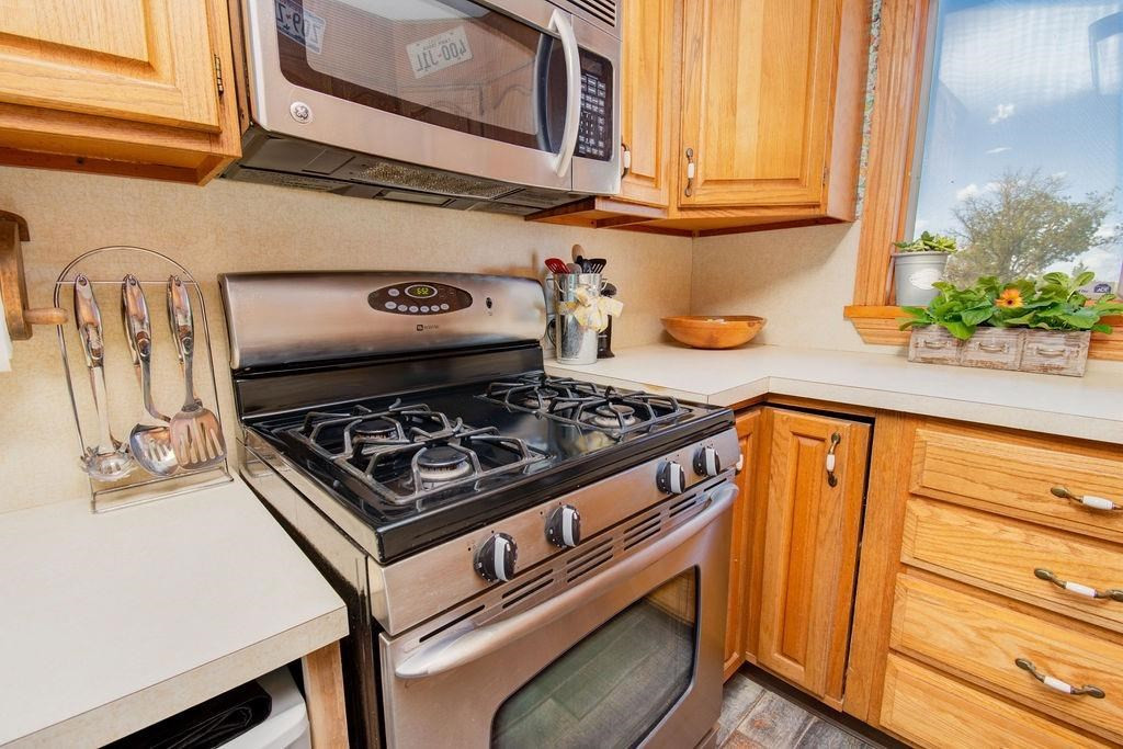 3298 Hawk Road Levelland, TX 79336 - Photo 11 of 32 a stove top oven sitting inside of a kitchen