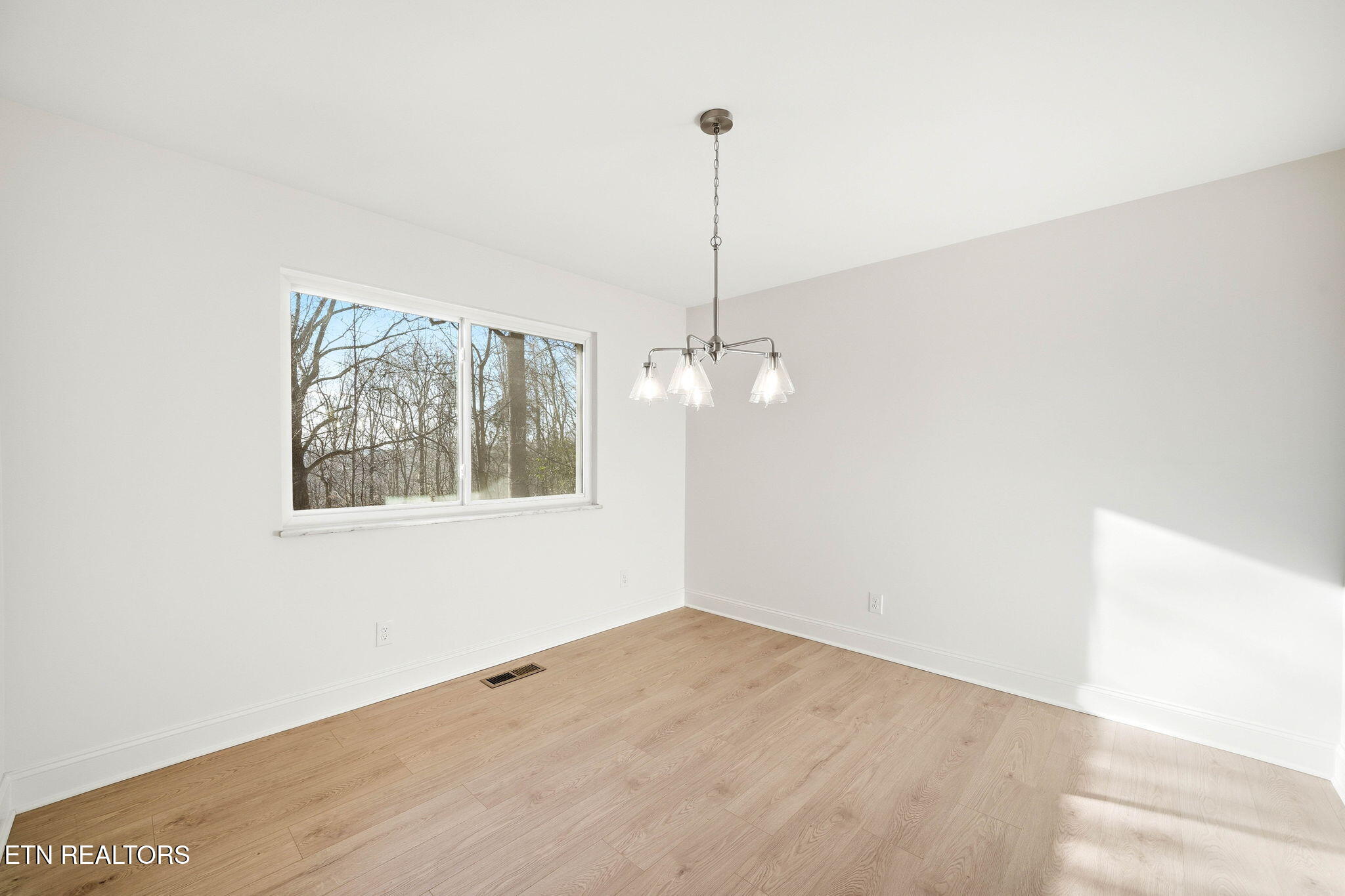 1057 West Outer Drive Oak Ridge, TN 37830 - Photo 12 of 47 formal dining