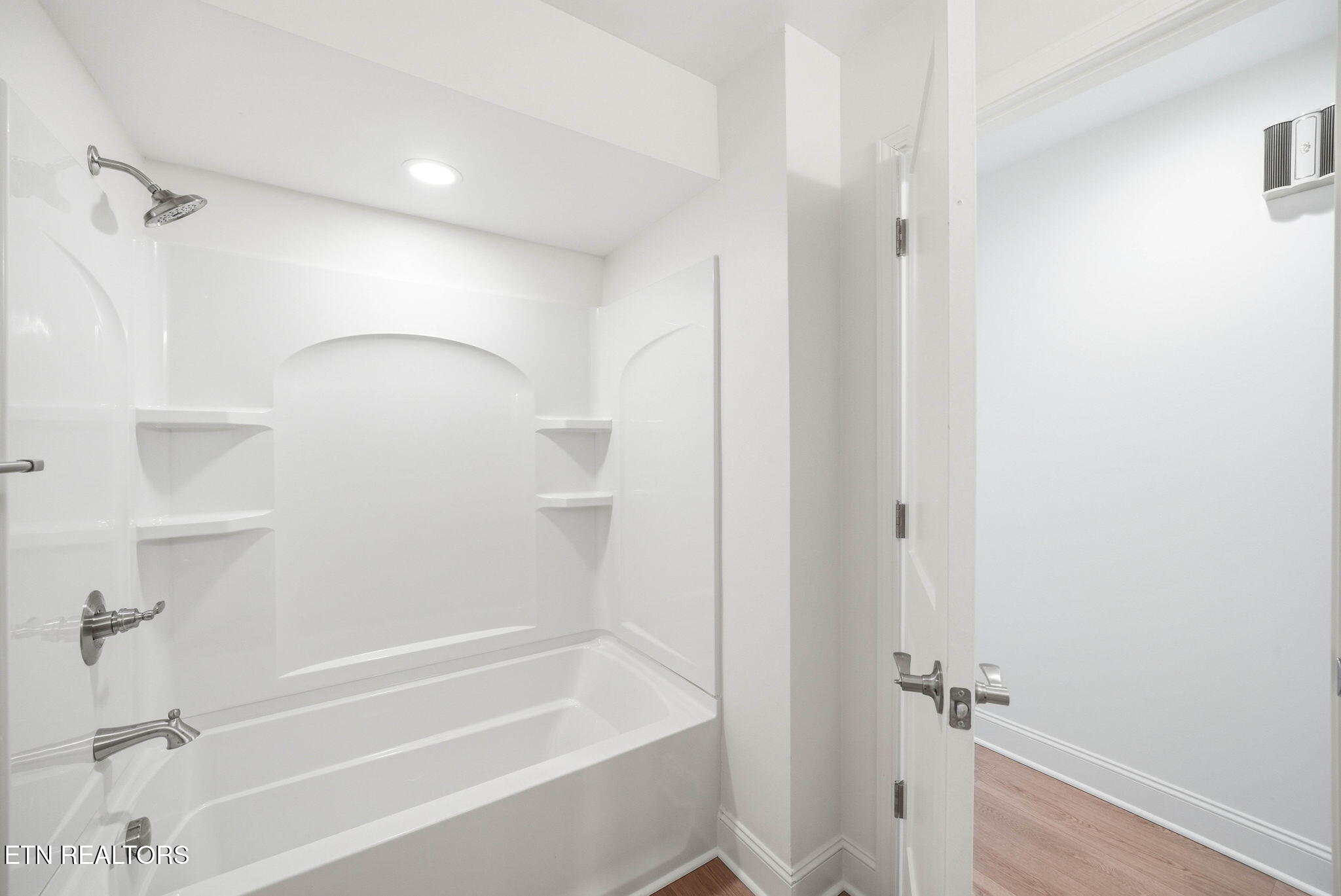 1057 West Outer Drive Oak Ridge, TN 37830 - Photo 18 of 47 hall bath