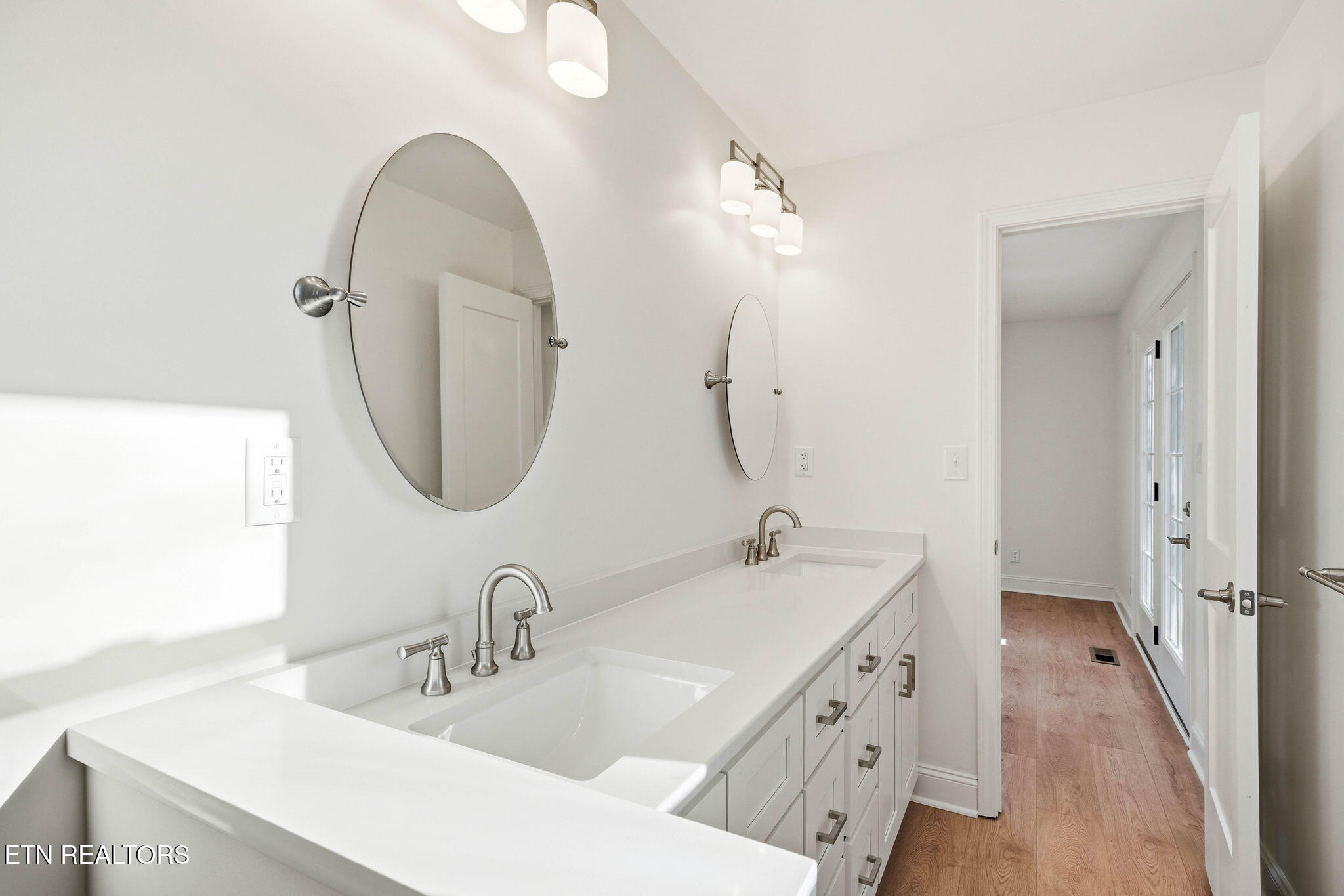 1057 West Outer Drive Oak Ridge, TN 37830 - Photo 26 of 47 primary bath