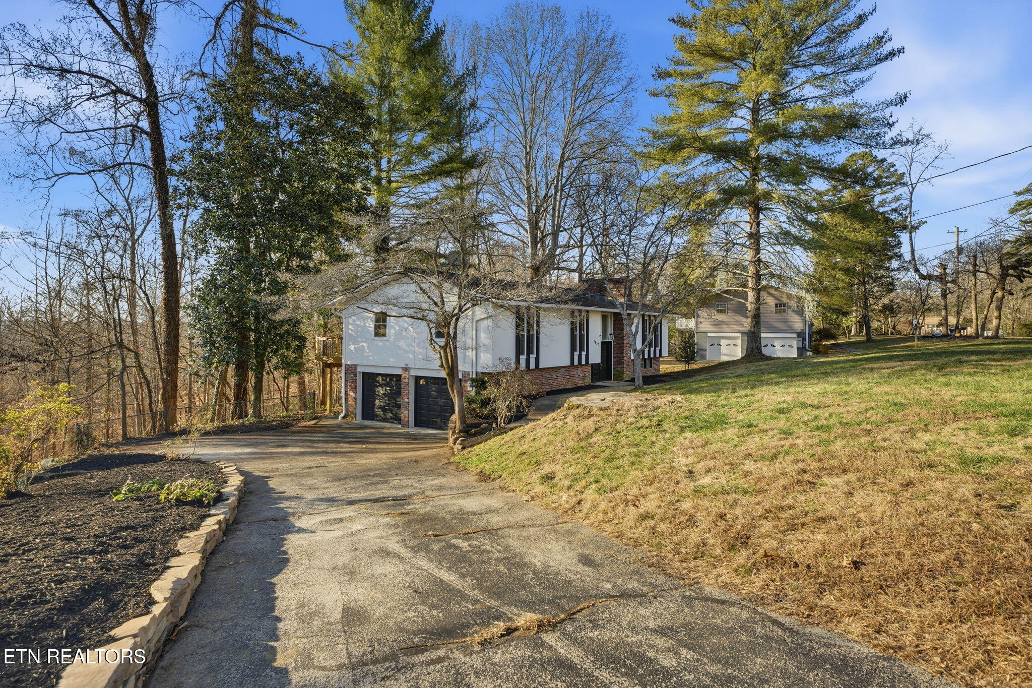 1057 West Outer Drive Oak Ridge, TN 37830 - Photo 39 of 47 Side view
