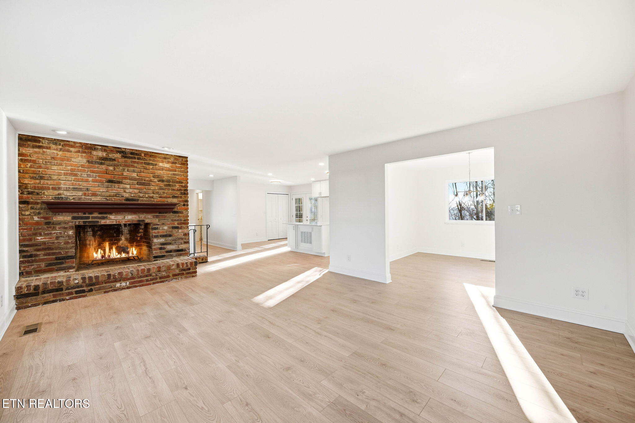 1057 West Outer Drive Oak Ridge, TN 37830 - Photo 9 of 47 wood burning fireplace